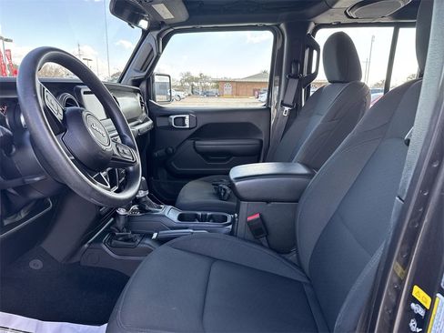 Used 2022 Jeep Wrangler Unlimited Sport image 13