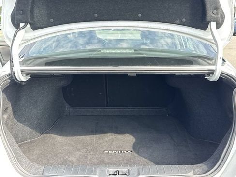 Used 2025 Nissan Sentra SR w/ SR Premium Package FWD image 10