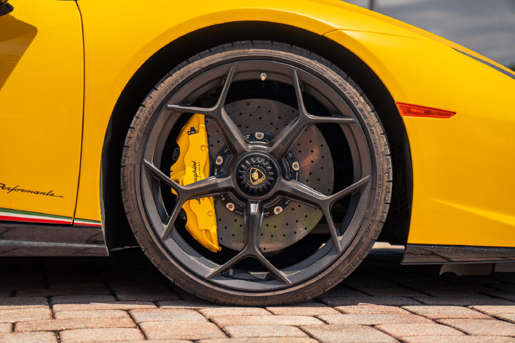 Used 2018 Lamborghini Huracan Performante AWD/4WD image 14