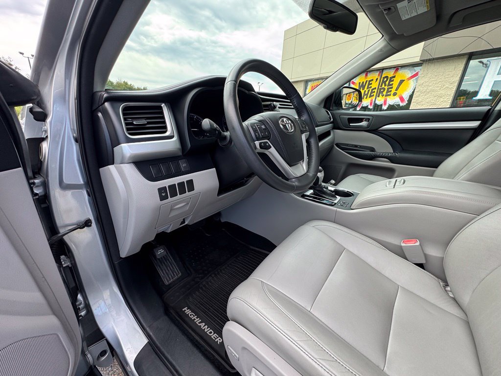 Used 2014 Toyota Highlander XLE AWD/4WD image 45