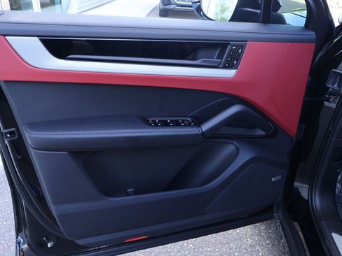 Used 2026 Porsche Cayenne Coupe image 10