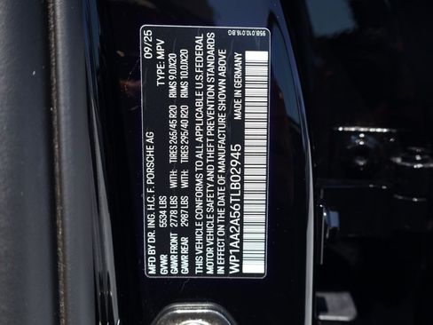 Certified 2026 Porsche Macan AWD/4WD image 27