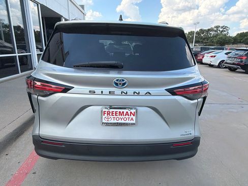 Used 2022 Toyota Sienna XLE FWD image 8