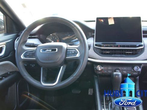 Used 2024 Jeep Compass Latitude AWD/4WD image 19
