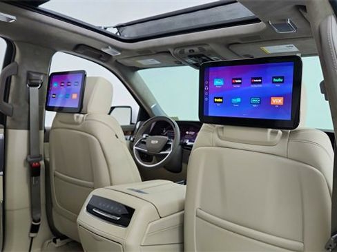 Used 2025 Cadillac Escalade ESV Premium Luxury Platinum image 26