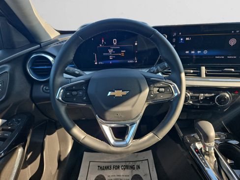 Used 2025 Chevrolet Trax LT w/ LT Convenience Package image 12