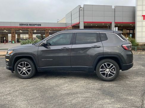 Used 2020 Jeep Compass Latitude FWD image 8