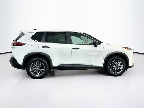 Used 2023 Nissan Rogue S AWD/4WD image 10