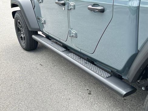 New 2025 Jeep Gladiator Sport image 20