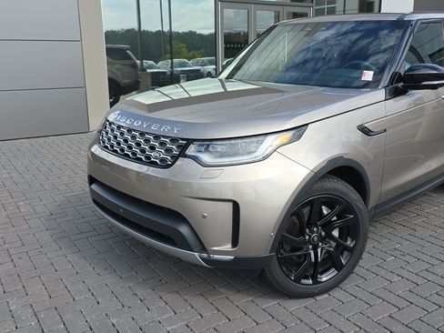 Certified 2025 Land Rover Discovery S image 11