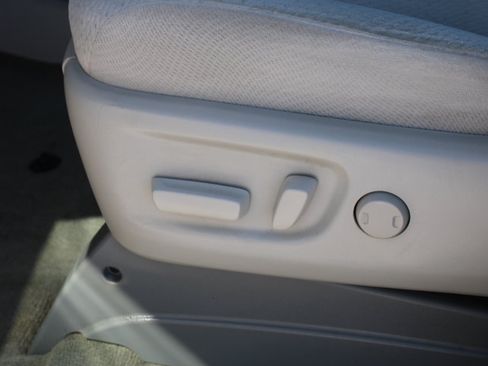 Used 2013 Toyota Sienna LE FWD image 12