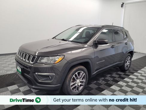 Used 2018 Jeep Compass Latitude FWD image 1