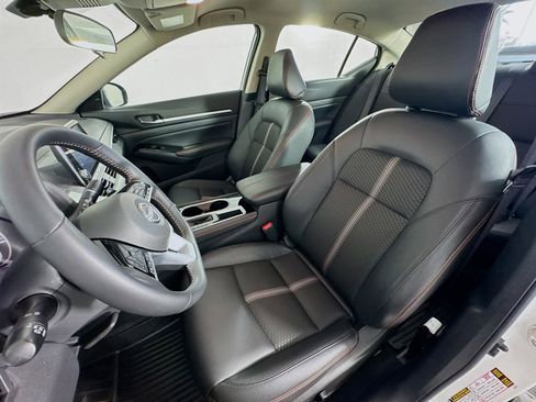 Used 2025 Nissan Altima 2.5 SR image 11