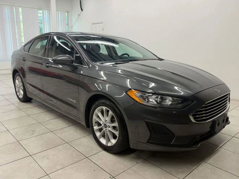 Used 2019 Ford Fusion SE FWD image 1