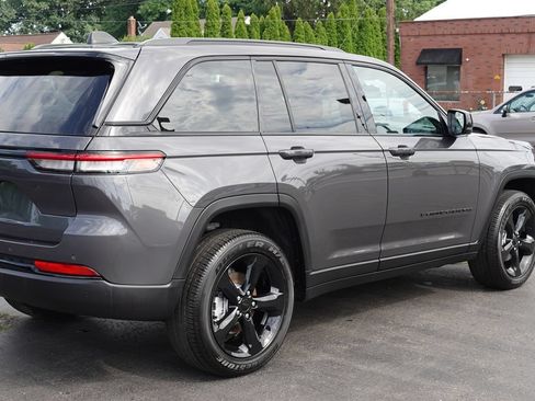 Used 2024 Jeep Grand Cherokee Altitude AWD/4WD image 11