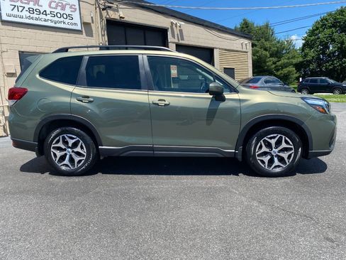 Used 2020 Subaru Forester Premium AWD/4WD image 2