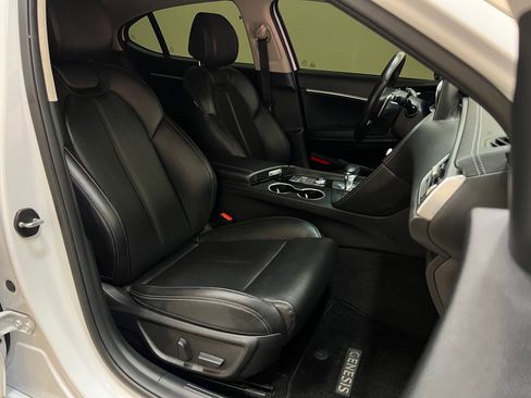 Used 2023 Genesis G70 2.0T image 34