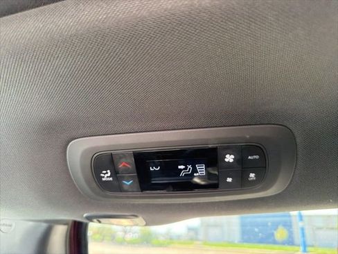 Used 2023 Chrysler Pacifica Touring-L w/ Uconnect Theater Family Group AWD/4WD image 19