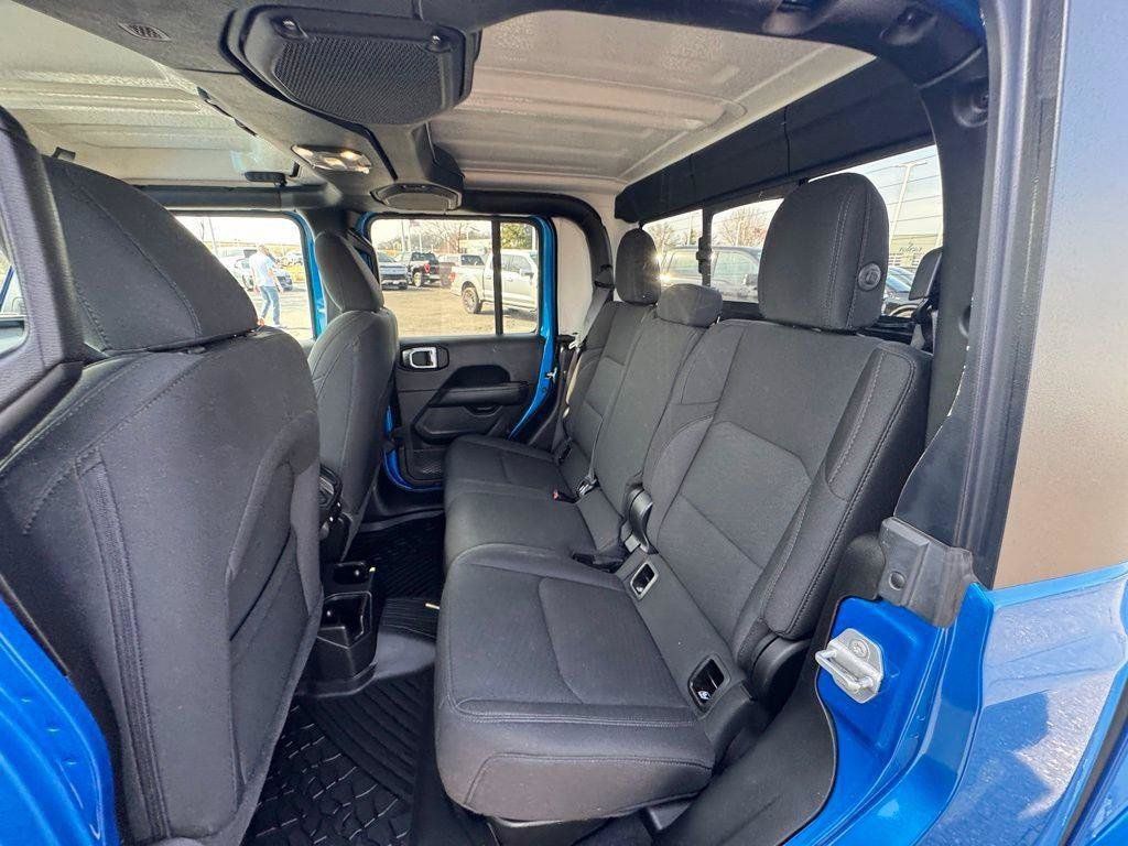Used 2022 Jeep Gladiator Overland AWD/4WD image 10