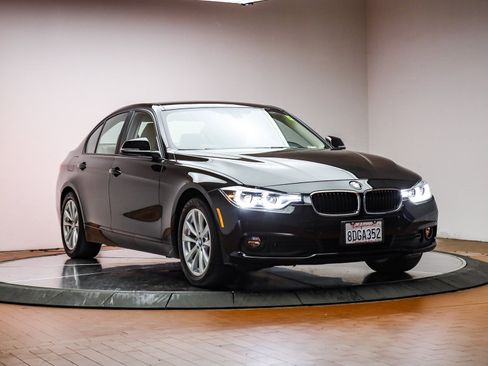Used 2018 BMW 320i Sedan image 3