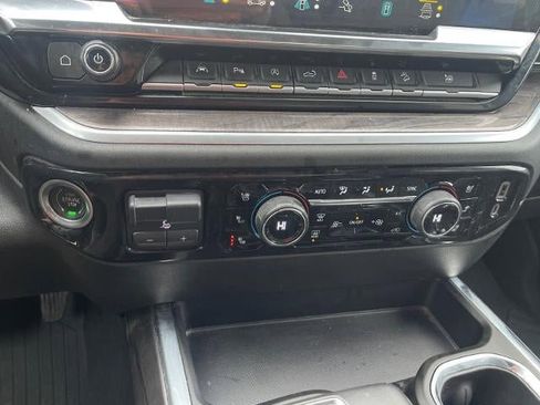 Used 2022 Chevrolet Silverado 1500 LTZ AWD/4WD image 15
