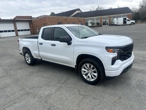 Used 2023 Chevrolet Silverado 1500 Custom image 4