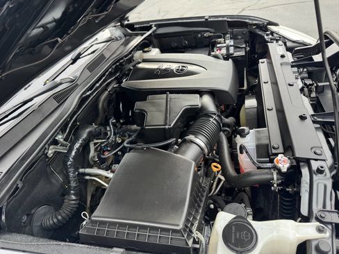 Used 2018 Toyota Tacoma TRD Off-Road w/ Technology Package image 17