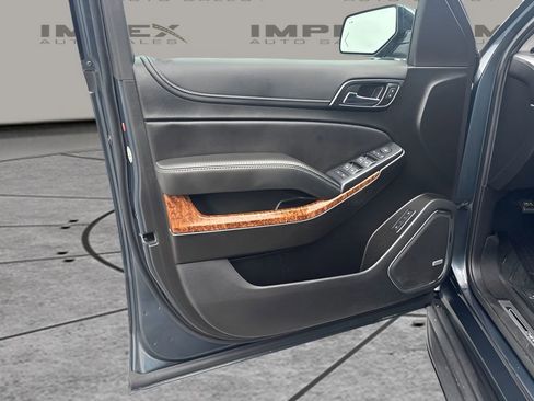 Used 2020 Chevrolet Suburban Premier AWD/4WD image 30