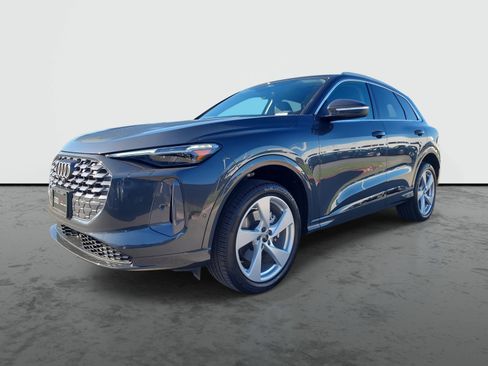 Used 2025 Audi Q5 Premium w/ Premium Plus AWD/4WD image 2