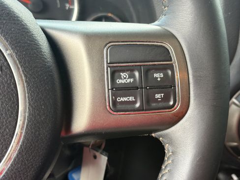 Used 2018 Jeep Wrangler Sport AWD/4WD image 12
