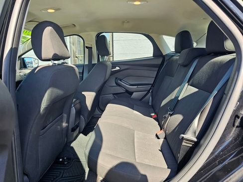 Used 2016 Ford Focus SE w/ SE Winter Package FWD image 16