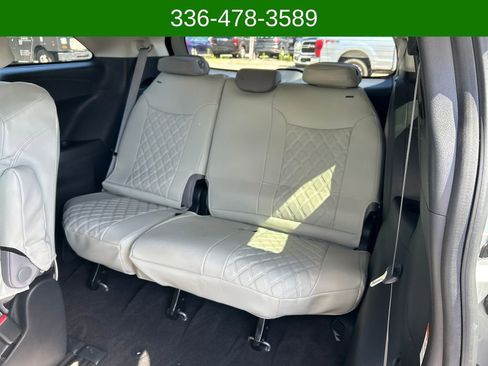 Used 2025 Toyota Sienna LE w/ LE Plus Package FWD image 30