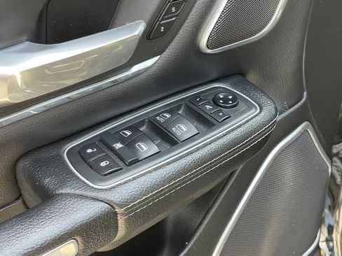 Used 2020 RAM 1500 Laramie AWD/4WD image 10