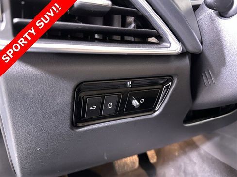 Used 2020 Jaguar F-PACE Premium image 18