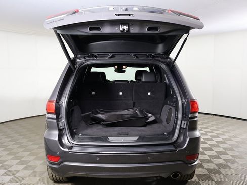 Used 2018 Jeep Grand Cherokee Altitude image 14