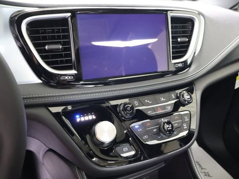 New 2026 Chrysler Pacifica Limited w/ S Appearance Package AWD/4WD image 20