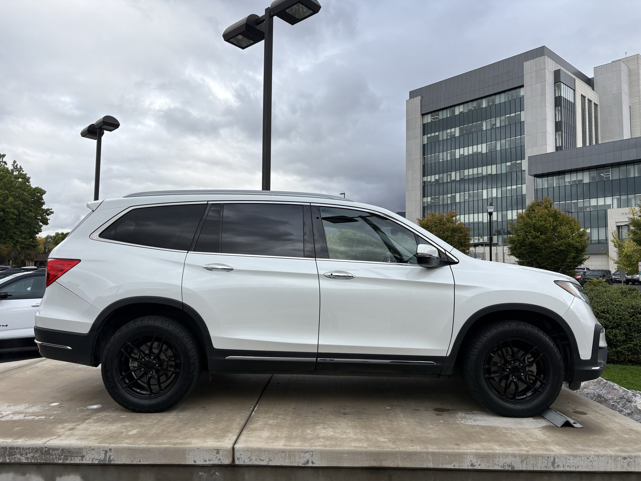 Used 2021 Honda Pilot Elite image 2