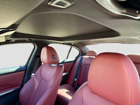 Used 2023 BMW 330i Sedan w/ Premium Package image 26