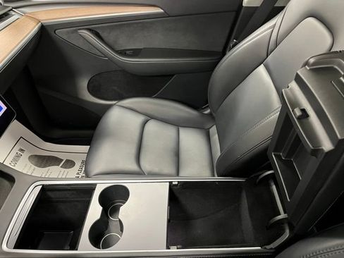 Used 2024 Tesla Model Y 2WD image 35