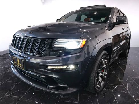 Used 2016 Jeep Grand Cherokee SRT image 13
