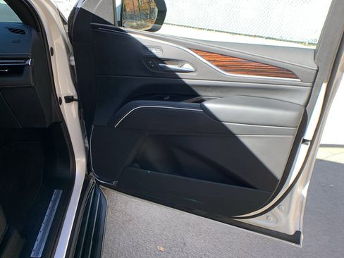 Used 2022 Cadillac Escalade Luxury image 33