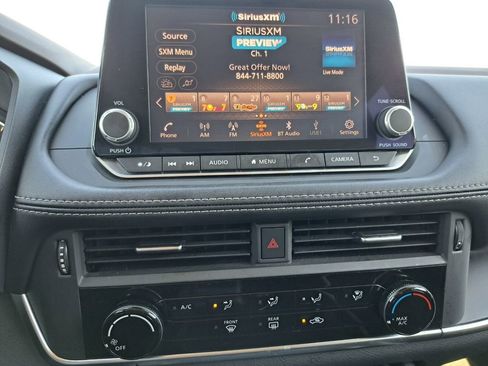 Used 2023 Nissan Rogue S image 10