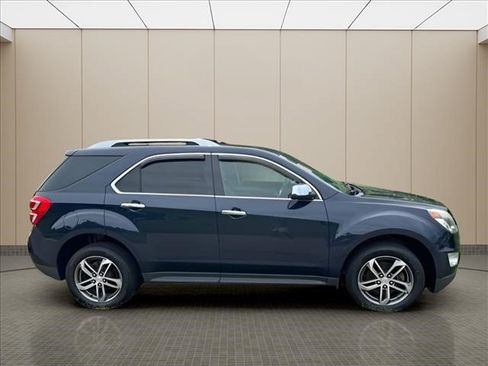 Used 2017 Chevrolet Equinox Premier w/ Enhanced Convenience Package AWD/4WD image 10