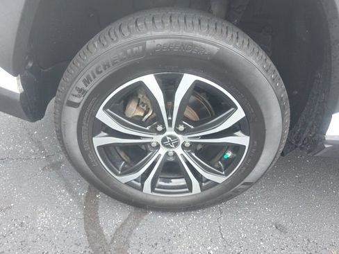 Used 2019 Toyota RAV4 LE FWD image 10