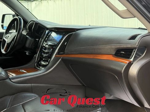 Used 2017 Cadillac Escalade Luxury RWD image 24