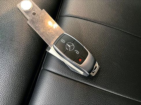 Certified 2022 Mercedes-Benz GLB 250 4MATIC image 12