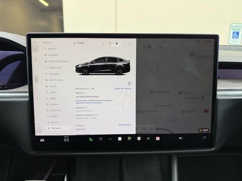 Used 2023 Tesla Model X image 2