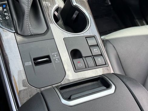 Used 2023 Toyota Highlander Platinum FWD image 26