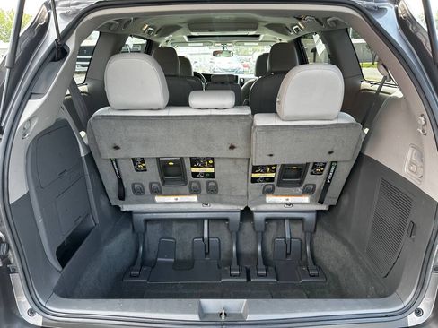 Used 2017 Toyota Sienna XLE Premium FWD image 25