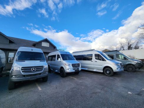 Used 2023 Mercedes-Benz Sprinter 2500 image 32
